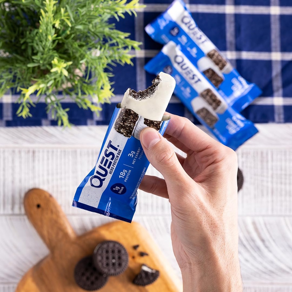 quest-cookies-cream-hero-protein-bar-wit-4.jpg