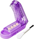 JohnBee Pill Cutter Splitter til små og små piller. Justerbar Pill Splitter præcist udskærer flere piller på én gang. Sharp Blade med sikkerhedsvagt. Non- Klip Silicone Edge (mørk lilla)
