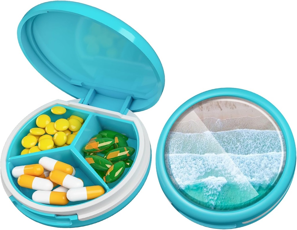 Serfeymi Small Pill Box - 3 kompartmenter Portable Pill Box til pung, Compact Mini Travel Pill Case - Egnet til medicin, Vitamin, Fish Oil, Kosttilskud - Light Blue (Beach)