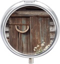 Round Metal Pill Box, Rustic Horseshoe Barn Wooden Printed Travel Pill Organizer Portable Pill Container Lille Pill Box til pung og taske til opbevaring af vitaminer, medicin og kosttilskud