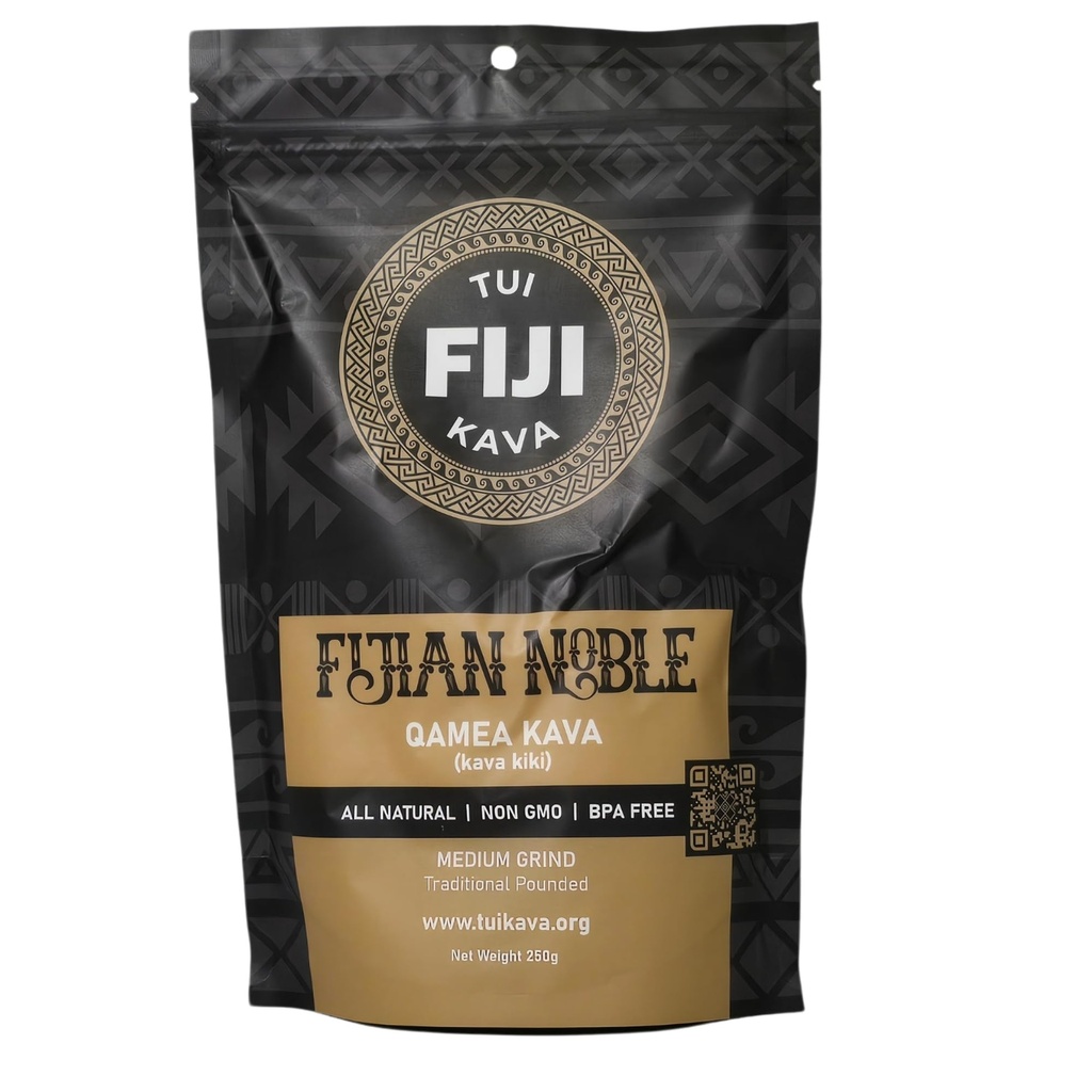 TUI KAVA JPEG WELLENess KAVA-TRADITIONAL Fijian Noble Pained Medium Grind 250g (8.8oz) - TRYKT SIZE124; Meget Heady Daytime Kava 124; Alle naturlige aflaksningsmidler 124; Forøg fokus på 124; Mood / Dvalestøtte 124; Stress Relief • 124; STAINER BAG kræves.