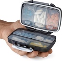 Travel Pill Organizer - Fugt Bevis Portable Vitamin Holder med 7 afdelinger, Kompakt supplement sag for purse Essential Medicine Kit fot Traveling Pocket Pharmacy med etiketter, sort