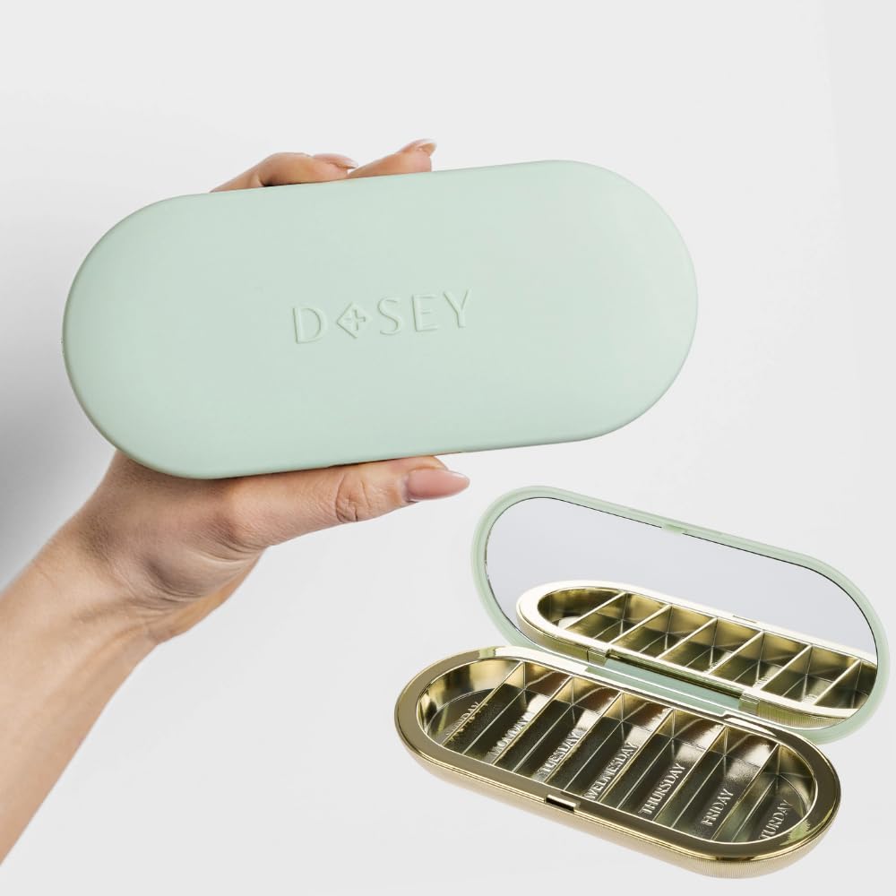 Dosey 7 Day Pill Compact Travel Pill Organizer - Pill Case med 7 Pill Compartments for Medicine Storage & Protection - Stilfuld & Elegant Medicin Organizer med spejl, Sage