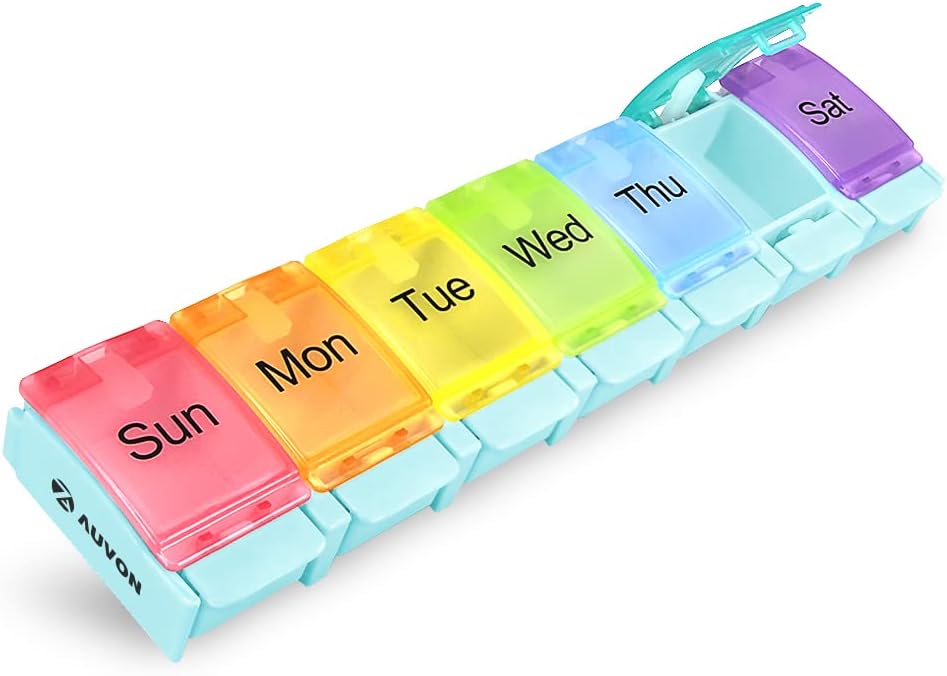AUVON Weekly Pill Organizer Gigt Friendly, BPA Gratis Rejser 7 Day Pill Box Case med Spring Open Design og stort udvalg til at holde vitaminer, torsk leverolie, kosttilskud og medicin