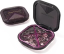 1 Pack Lille Lilla Pill Organizer, 4 afdelinger, Kompakt Stilfuld Rejser Camping Pill Box Daglig medicin Pill Case, Portable og Fugtsikre til Store Vitamin, Medicin og Kosttilskud
