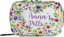 Custom Pill Box 7 Dag Pill Case Bag Vandfarve Spring Blomster Personaliseret Navn Rejse Pill Organizer Bag med lynlås Portable ugentlige sag Kompakt størrelse for Vitamin Supplement Holder