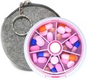 Pill Organizer rejse pill sag for purse Portable Pill Box Round Weekiy Pill Container til Vitamin Fish Oil Pills Kosttilskud (Pink + Bag)