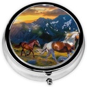 Chokerende running Horse Printed Round Pill Organizer med 3 kompartmenter, Portable Mini Pill Box Pill Case for Medicine, Vitamin, Fish Oil, Kosttilskud
