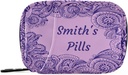 Custom Pill Box 7 Day Pill Case Bag Purple Floral Paisley Personaliseret Navn Rejse Pill Organizer Bag med lynlås Portable ugentlige sag Kompakt størrelse for vitamin supplement Holder
